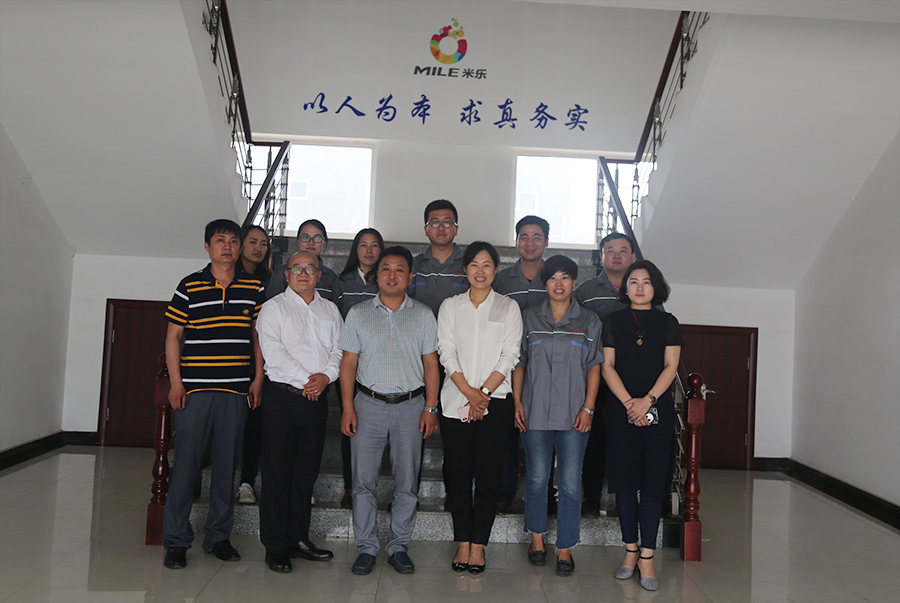 中装材弹性地板协会秘书长马金莅临米乐指导工作