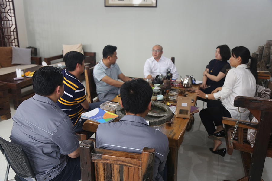 中国弹性地板协会秘书长马金莅临米乐指导工作